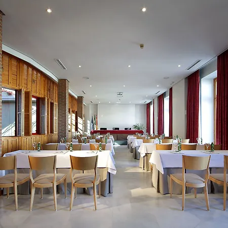 Hotel De 4*