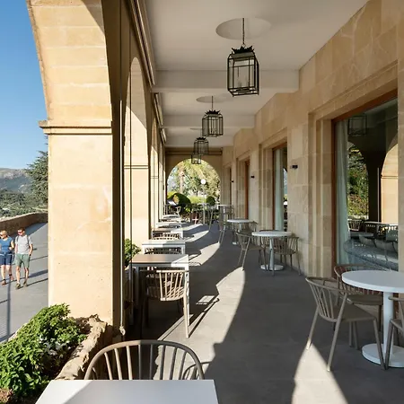 호텔 파라도르 데 4*